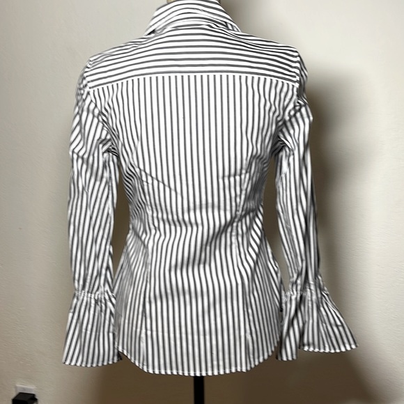 Banana Republic Tailored Fit Top – Size 2P - Picture 3 of 7